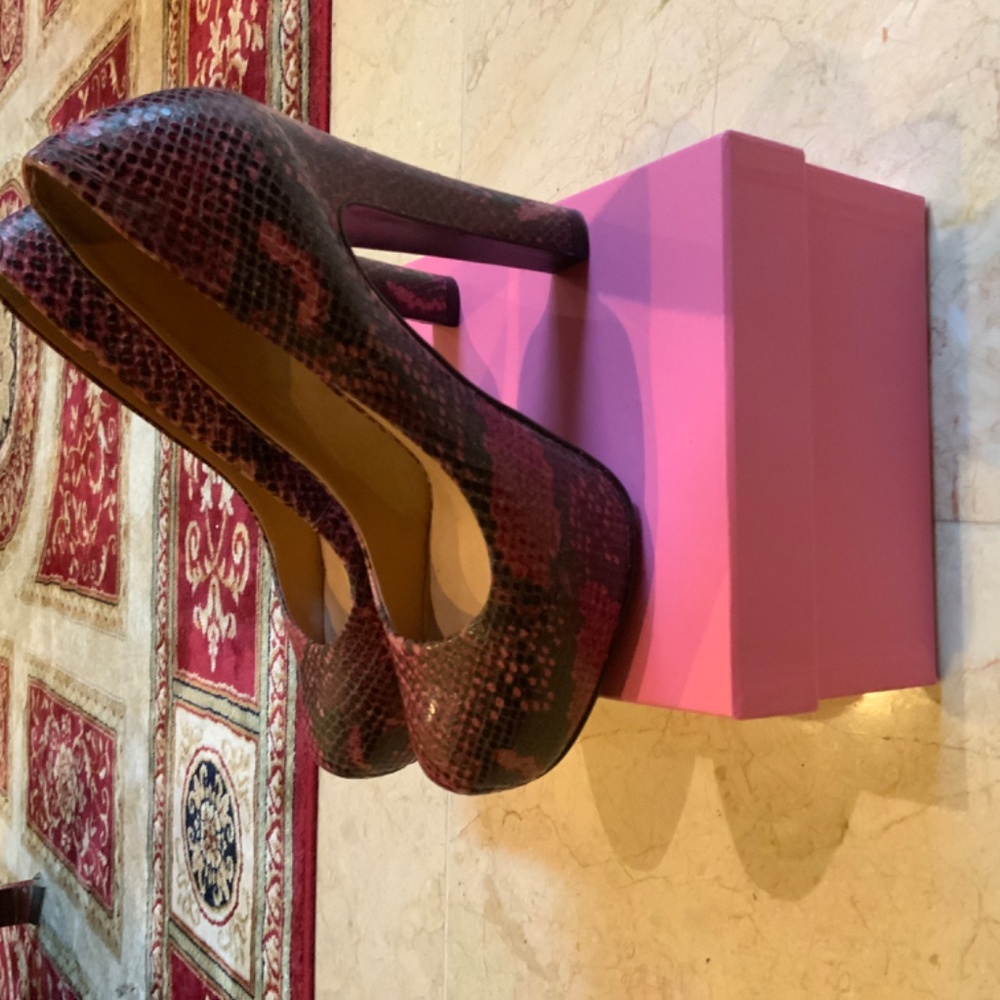 Designer Shoes - Picture 3 of 4
